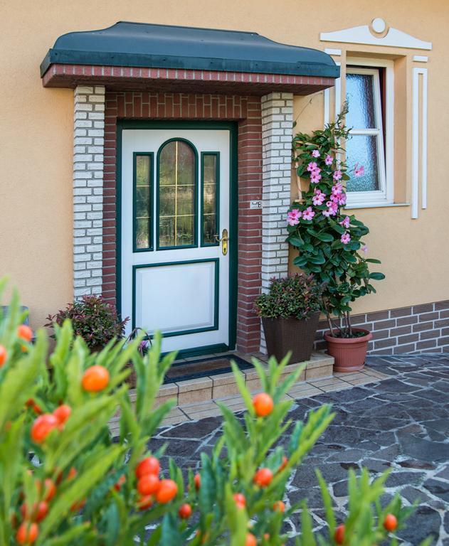 Ferienwohnung Familie Hartinger Riegersburg Zimmer foto